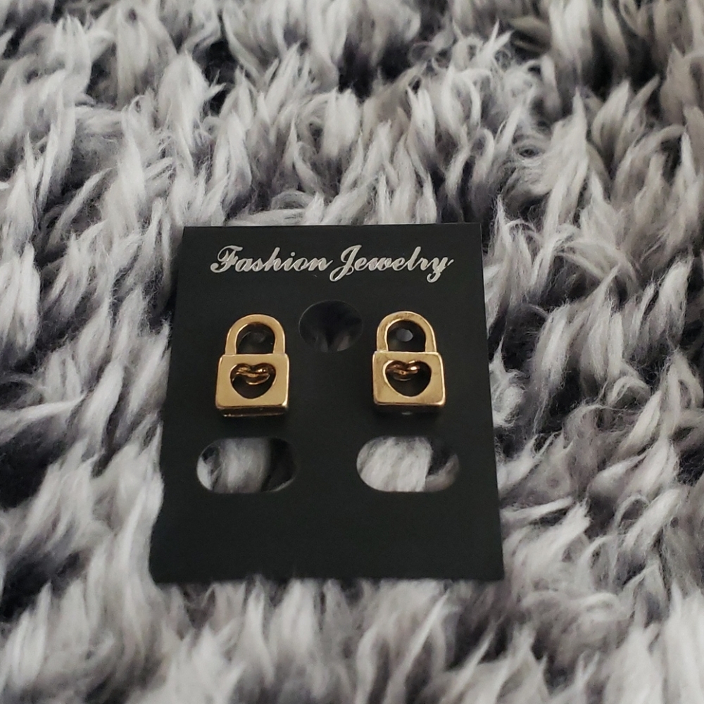 Gold-filled 🔒 shaped stud earrings
